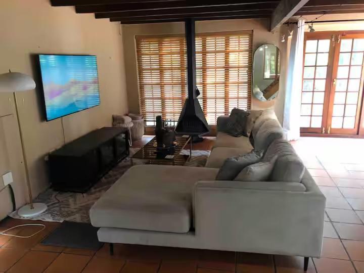 Airbnb At Bailyes Homestay Pretoria